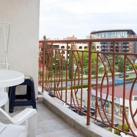 2bd Flat With A Pool Close To Cacao Beach Napospart